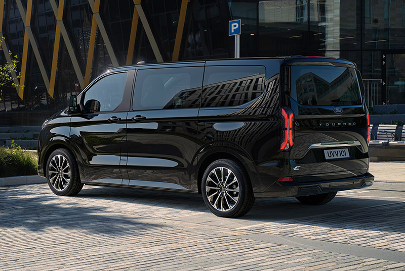 2022_FORD_TOURNEO_TITANIUM_02.jpg