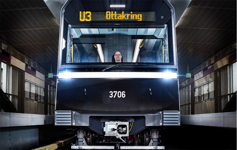 5_UBahn_c_Robert_Peres.jpg