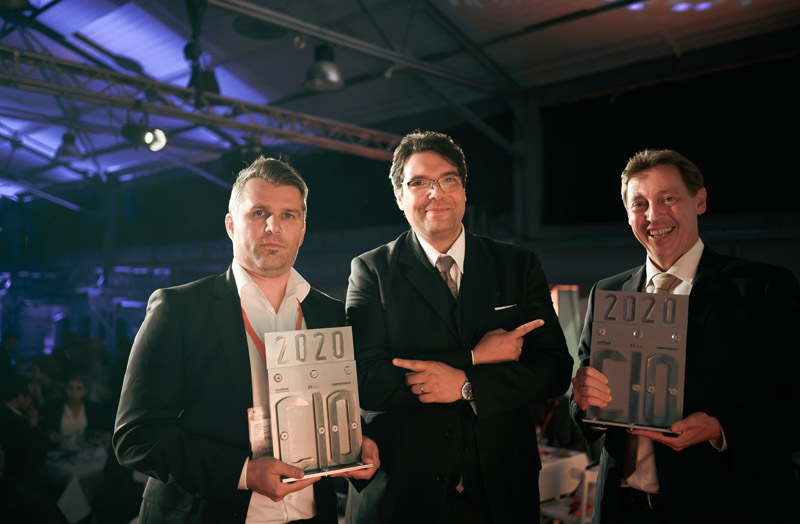 Die IT-Manager des Jahres 2020 Stefan Zierlinger (Verbund) und Gunther Glawar (EVVA) mit Veranstalter und Top-Netzwerker Michael Ghezzo (Confare). Foto: Confare