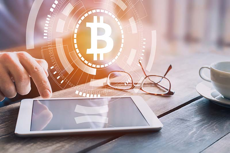 Foto: Je wertvoller eine Information ist, umso mehr Rechner werden in der Blockchain zum parallelen Speichern verwendet. Damit wäre eine unbefugte Änderung enorm aufwendig und kostspielig. 