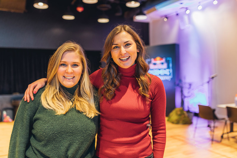 Gewinnerinnen des Wettbewerbs im Vorjahr: Nadine Szentivanyi, CMO Audvice, und Sophie Bolzer, Gründerin & CEO Audvice. Foto: Red Bull Basement