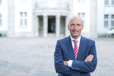  Was Künstliche Intelligenz alles kann, welche Einsatzmöglichkeiten und welche Bedeutung dabei der Transparenz zukommt - Volker Gruhn, Aufsichtsratsvorsitzender und Gründer der adesso AG, nimmt dazu Stellung.