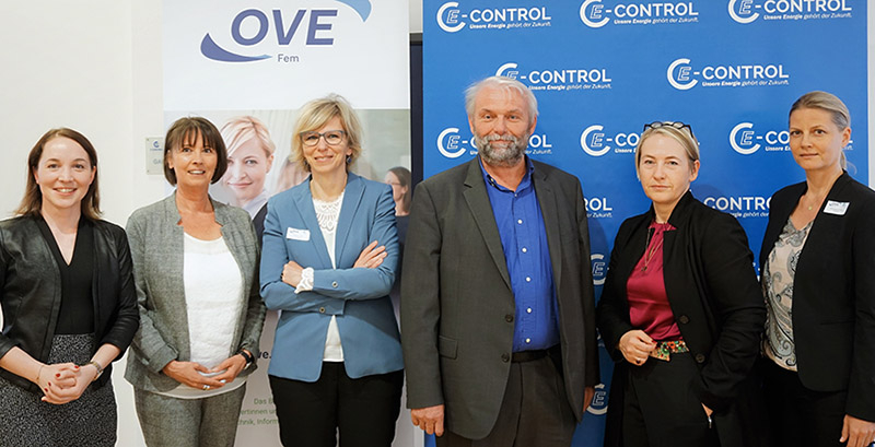 OVE-Fem-Vorsitzende Michaela Leonhardt, Coach und Führungskräftetrainerin Ulrike Horky, Carola Millgramm (Leiterin Abt. Gas, E-Control); Andreas Eigenbauer (Mitglied des Vorstandes, E-Control); Christine Materazzi-Wagner (Leiterin Abt. Strom, E-Control), Christina Veigl-Guthann (Leiterin Abt. Endkunden, E-Control)