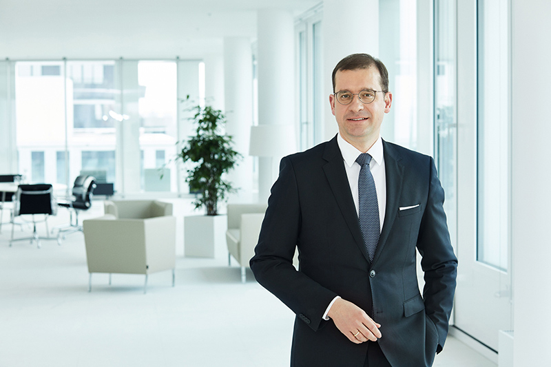 "Es erschien uns von Anfang an konstruktiver, jede Baustelle individuell und als Einzelfall zu bewerten, anstatt den Baubetrieb generell einzustellen", sagt Hans-Peter Weiss.