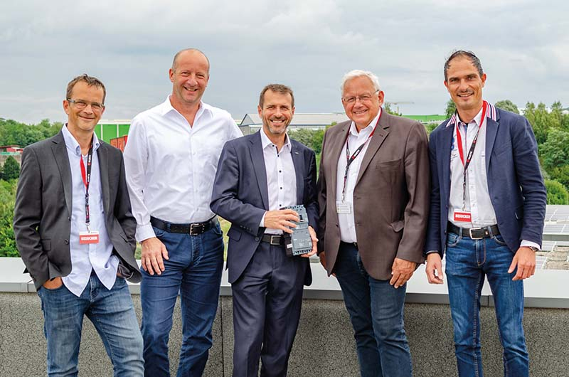 Foto: Über die Inbetriebnahme der neuen Photovoltaikanlage freuen sich Alexander Schwab (Ökovolt), Bernd Kubinger (Würth), Alfred Wurmbrand (Würth), Johann Hell (Bürgermeister Böheimkirchen), Manuel Thaler (Ökovolt).