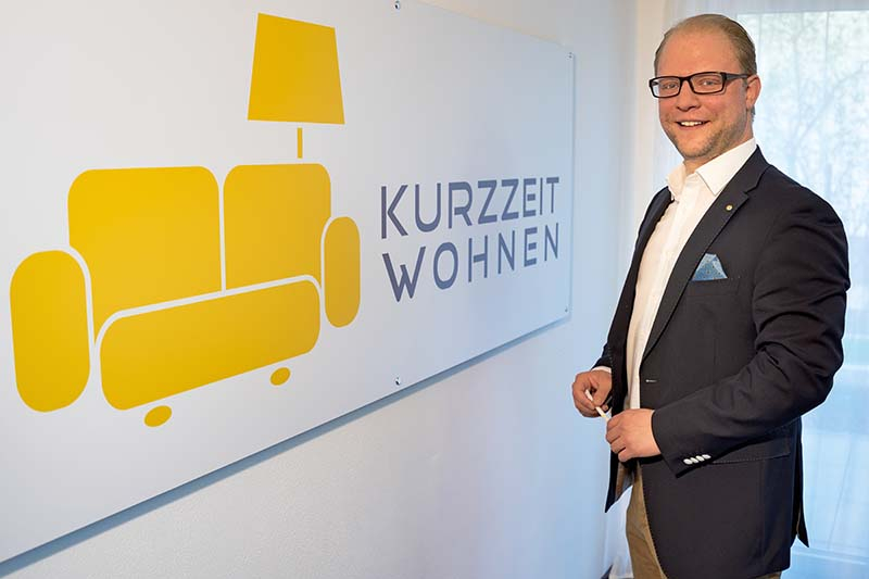 Foto: Herbert Maier bietet seinen Kunden vom individuellen Angebot über den Mietvertrag bis hin zur Gesamtrechnung  alles aus einer Hand.