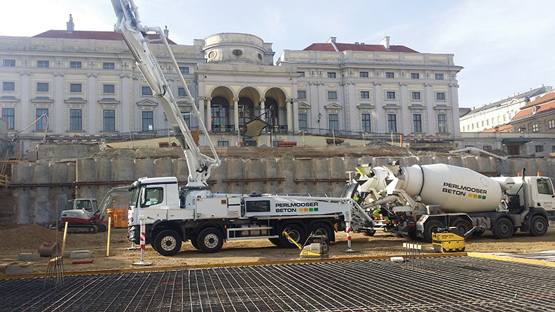 "Wenn bei Festbeton alle Parameter nachgewiesen sind, kann ich auch außerhalb genormt festgelegter Kennwerte Beton gestalten. Dazu werden derzeit Richtlinien erarbeitet", sagt Michael Piller, Betoningenieur und Leiter Betontechnologie & Zentrallabor bei Perlmooser Beton.