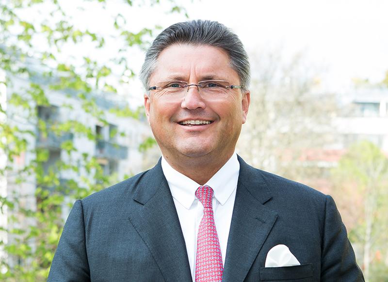 "Mit der Akquisition stärken wir unsere Marktposition in Tschechien und erlangen, vor allem im Straßenbau, wichtige strategische Vorteile", ist PORR-CEO Karl-Heinz Strauss überzeugt.