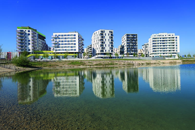 Foto: Die Seestadt bekommt Zuwachs. Neben Wohnungen wird auch die nötige Infrastruktur ausgebaut. 