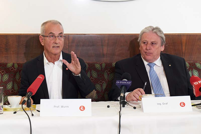 Foto: GBV-Obmann Karl Wurm (l.) und Stellvertreter Alfred Graf können zwar erfreuliche Zahlen für 2017 präsentieren, warnen aber vor zukünftigen Engpässen.