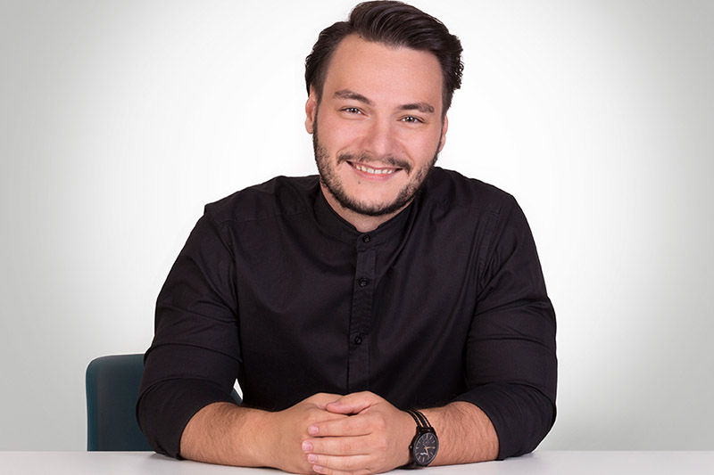 Silviu Reghin ist CCO und Leiter des Marketing- und Vertriebsteams bei CodeFlügel. Er hat bei der Konzeptionierung der Wo&Wo AR App mitgewirkt.