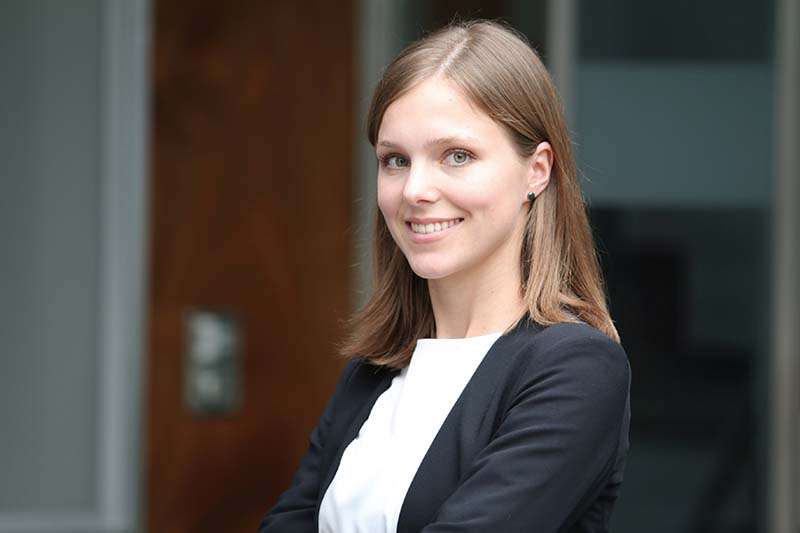 Bild oben: »Wichtig ist, künftig zu bedenken, ob die Erstellung einer sogenannten Datenschutz-Folgenabschätzung erforderlich ist.« Lisa Urbas Rechtsanwaltsanwärterin Schwerpunkt Konfliktlösungen & Verfahrensmanagement