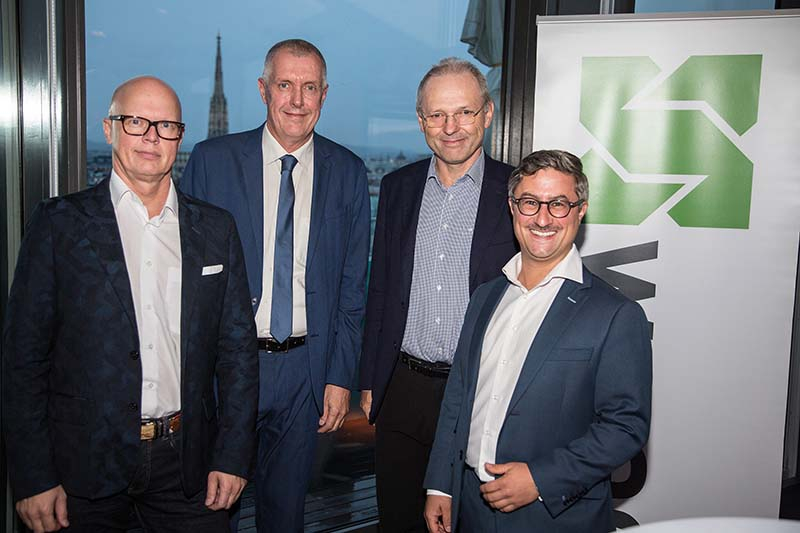 Foto: Wolfgang M. Fessl, Frans-Jan Soede und Karl Derfler mit Moderator Heimo Rollett.