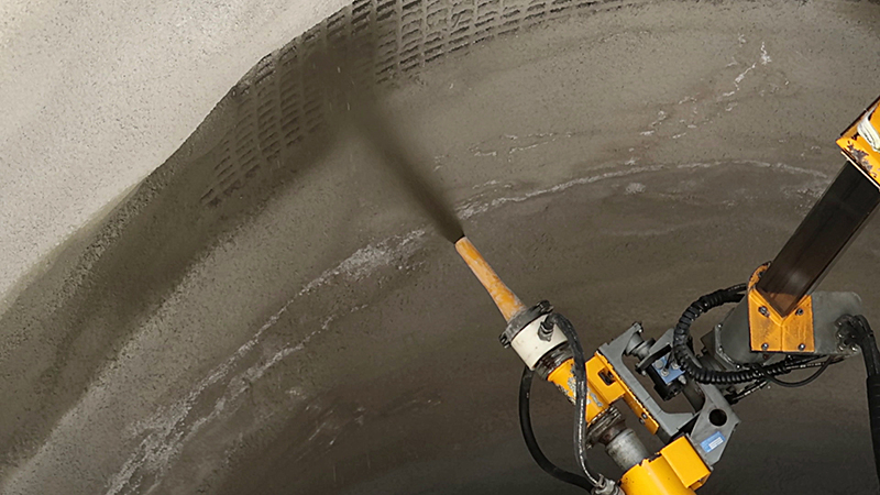 Die Spritzbeton-Anwendung zählt zu den wichtigsten Sicherungsmaßnahmen im Tunnelbau. (Bildquelle: ASSpC – TU Graz)